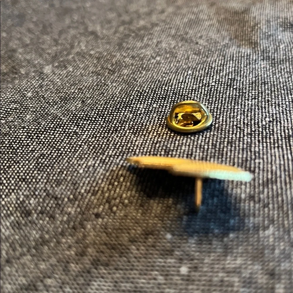 1988 New Orleans Louisiana Gold Lapel Pin